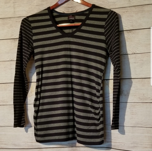 Maternity long sleeve size lg Oh Baby Motherhood